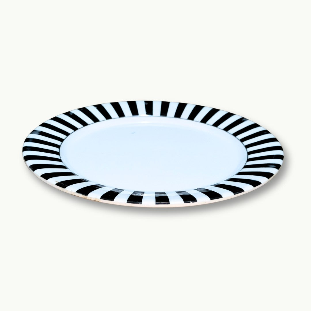 Stylish melamine plate with piano print border